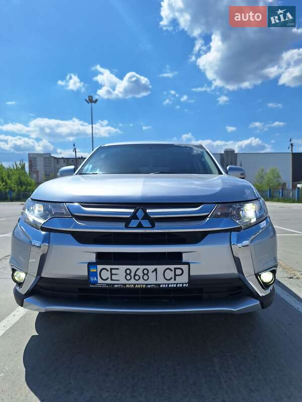 Внедорожник / Кроссовер Mitsubishi Outlander 2016 в Черновцах