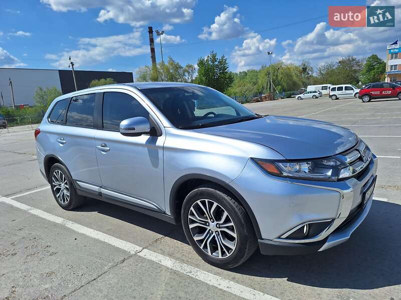 Внедорожник / Кроссовер Mitsubishi Outlander 2016 в Черновцах