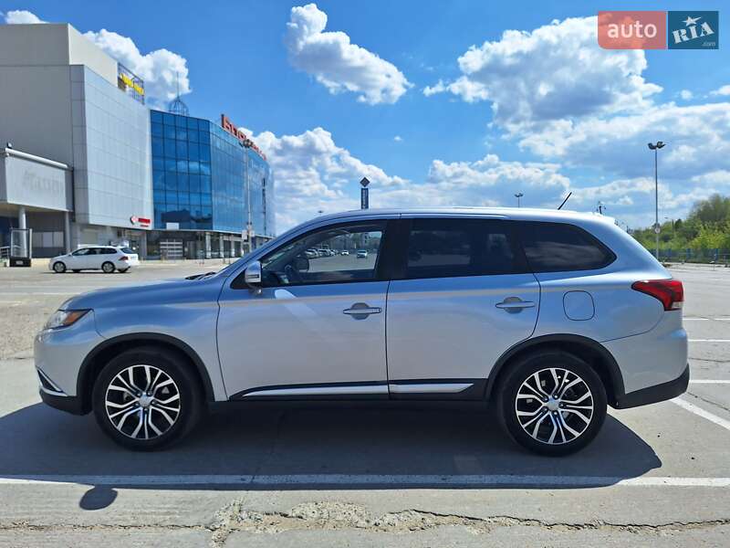 Внедорожник / Кроссовер Mitsubishi Outlander 2016 в Черновцах