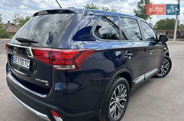 Внедорожник / Кроссовер Mitsubishi Outlander 2016 в 