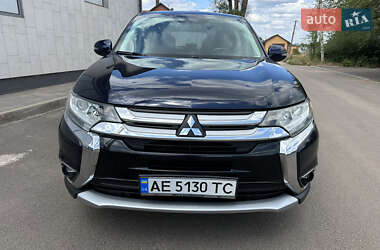 Внедорожник / Кроссовер Mitsubishi Outlander 2016 в 