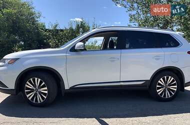 Внедорожник / Кроссовер Mitsubishi Outlander 2019 в Полтаве