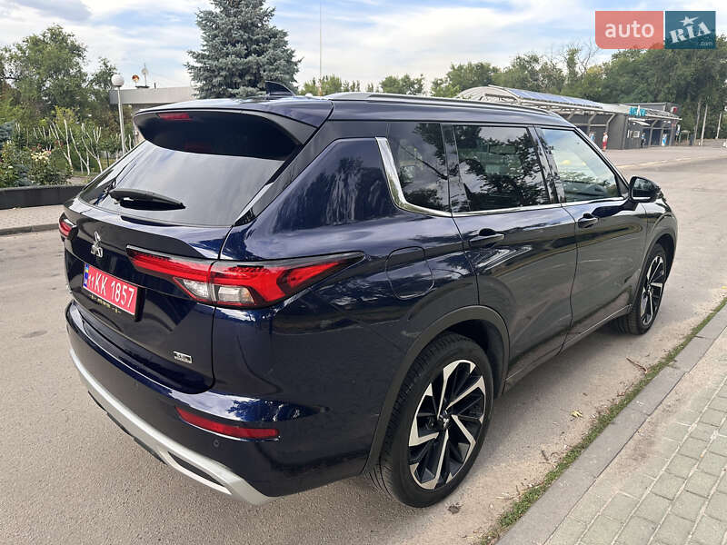 Внедорожник / Кроссовер Mitsubishi Outlander 2022 в Запорожье