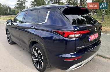 Внедорожник / Кроссовер Mitsubishi Outlander 2022 в 