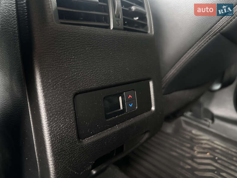 Внедорожник / Кроссовер Mitsubishi Outlander 2022 в Запорожье