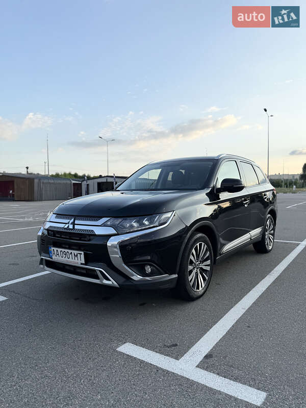 Внедорожник / Кроссовер Mitsubishi Outlander 2018 в Киеве