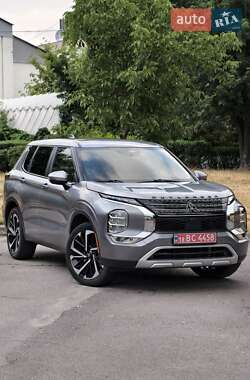 Внедорожник / Кроссовер Mitsubishi Outlander 2021 в Киеве