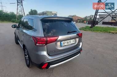 Позашляховик / Кросовер Mitsubishi Outlander 2017 в 