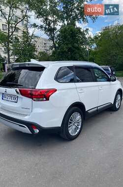 Внедорожник / Кроссовер Mitsubishi Outlander 2018 в 