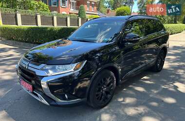 Позашляховик / Кросовер Mitsubishi Outlander 2019 в Києві