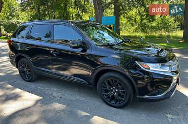 Позашляховик / Кросовер Mitsubishi Outlander 2019 в 