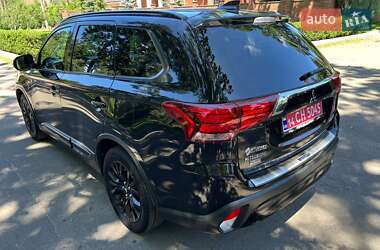 Позашляховик / Кросовер Mitsubishi Outlander 2019 в 
