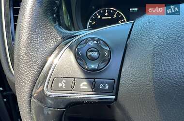 Позашляховик / Кросовер Mitsubishi Outlander 2019 в 