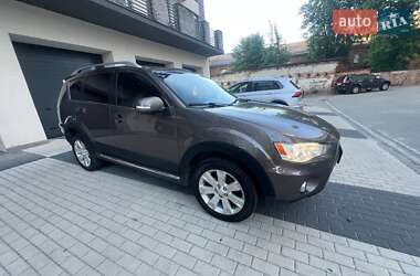 Внедорожник / Кроссовер Mitsubishi Outlander 2010 в 