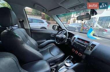 Внедорожник / Кроссовер Mitsubishi Outlander 2010 в 
