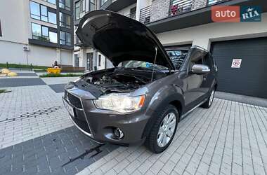 Внедорожник / Кроссовер Mitsubishi Outlander 2010 в 
