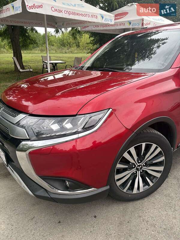 Внедорожник / Кроссовер Mitsubishi Outlander 2019 в Полтаве