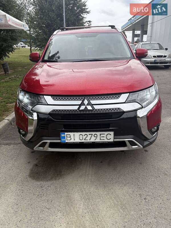 Внедорожник / Кроссовер Mitsubishi Outlander 2019 в Полтаве
