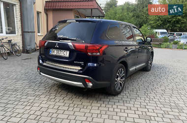 Внедорожник / Кроссовер Mitsubishi Outlander 2016 в 