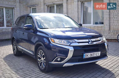 Внедорожник / Кроссовер Mitsubishi Outlander 2016 в 