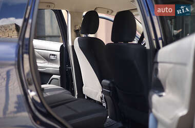 Внедорожник / Кроссовер Mitsubishi Outlander 2016 в 