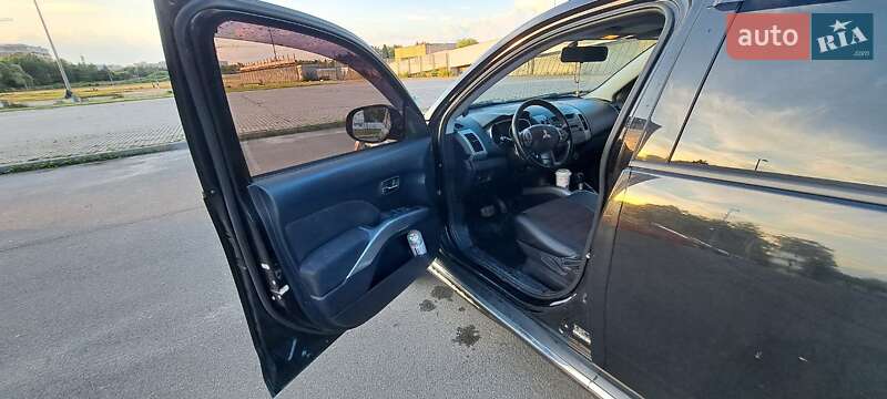Позашляховик / Кросовер Mitsubishi Outlander 2012 в Львові