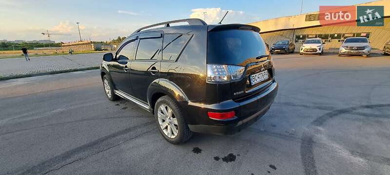 Позашляховик / Кросовер Mitsubishi Outlander 2012 в Львові