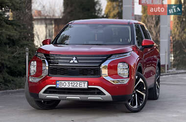 Внедорожник / Кроссовер Mitsubishi Outlander 2021 в 