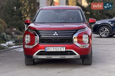 Внедорожник / Кроссовер Mitsubishi Outlander 2021 в 