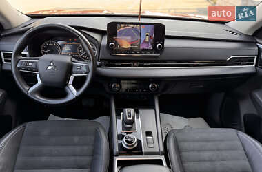 Внедорожник / Кроссовер Mitsubishi Outlander 2021 в 