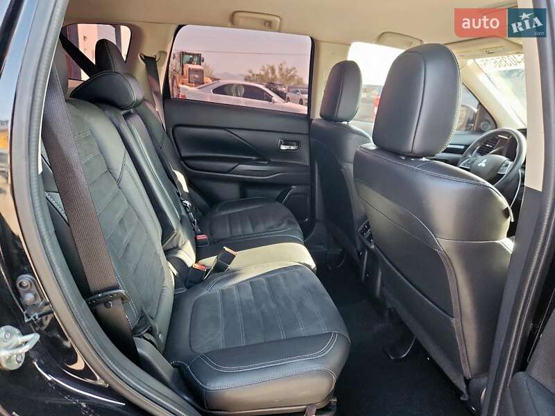Внедорожник / Кроссовер Mitsubishi Outlander 2020 в Днепре