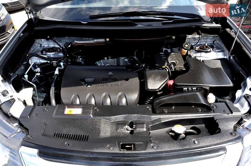 Позашляховик / Кросовер Mitsubishi Outlander 2016 в Львові