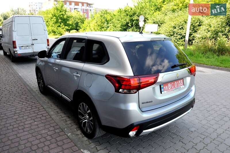 Позашляховик / Кросовер Mitsubishi Outlander 2016 в Львові