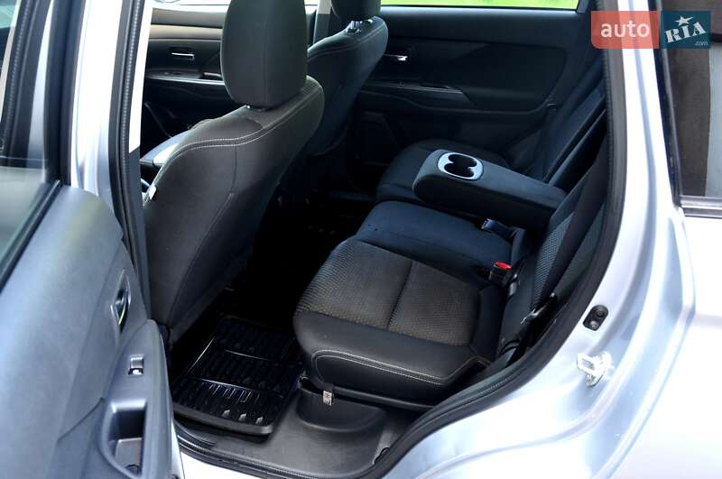 Позашляховик / Кросовер Mitsubishi Outlander 2016 в Львові
