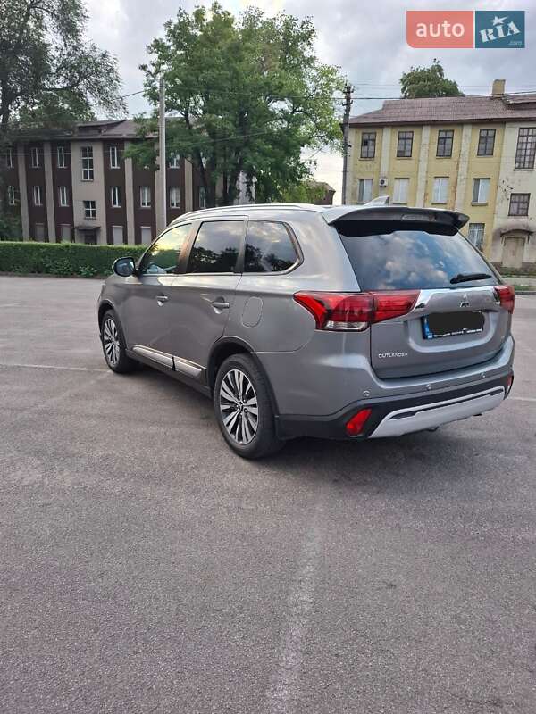 Внедорожник / Кроссовер Mitsubishi Outlander 2021 в Каменском