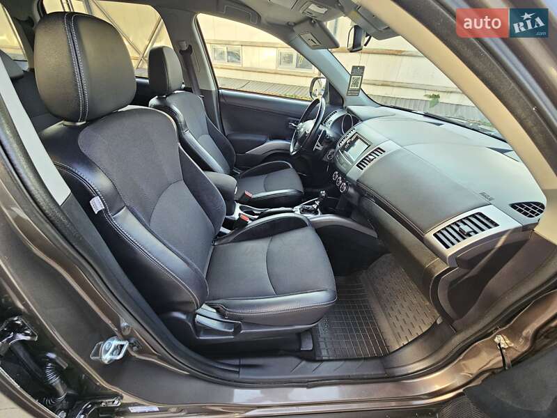 Внедорожник / Кроссовер Mitsubishi Outlander 2012 в Ивано-Франковске