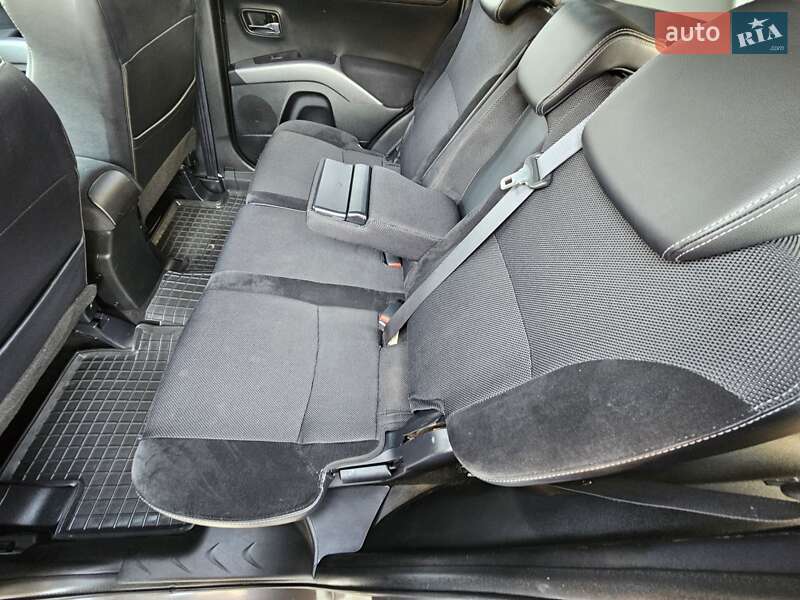 Внедорожник / Кроссовер Mitsubishi Outlander 2012 в Ивано-Франковске