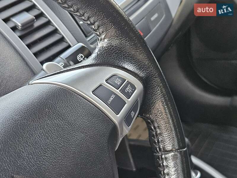 Внедорожник / Кроссовер Mitsubishi Outlander 2012 в Ивано-Франковске