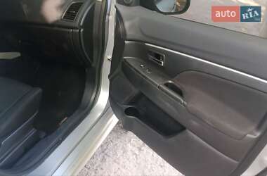 Внедорожник / Кроссовер Mitsubishi Outlander 2011 в 