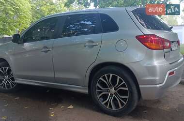 Внедорожник / Кроссовер Mitsubishi Outlander 2011 в 