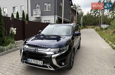 Позашляховик / Кросовер Mitsubishi Outlander 2021 в Києві