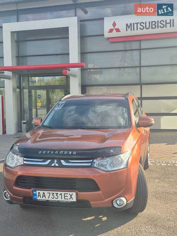 Внедорожник / Кроссовер Mitsubishi Outlander 2012 в Киеве