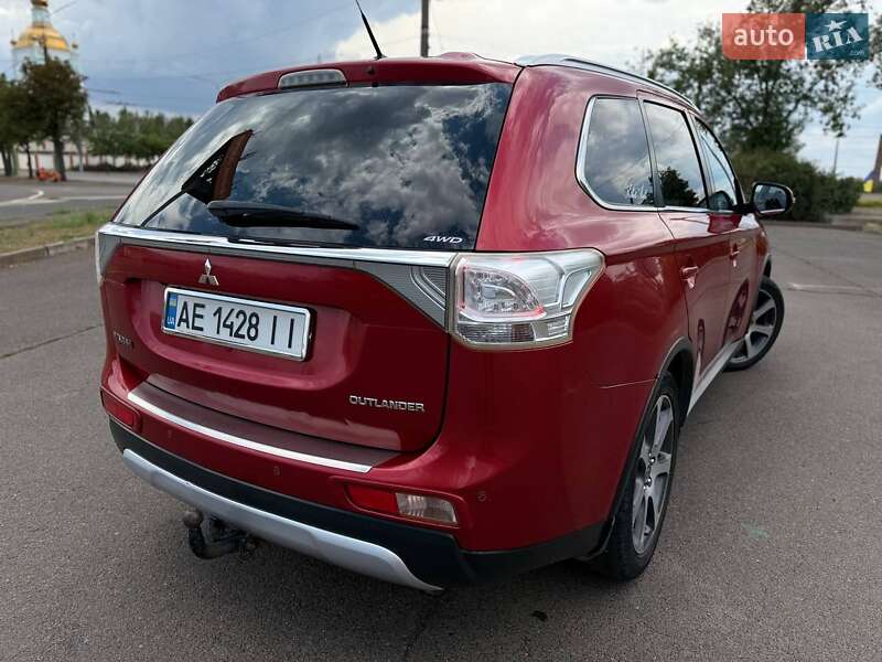 Внедорожник / Кроссовер Mitsubishi Outlander 2014 в Кривом Роге