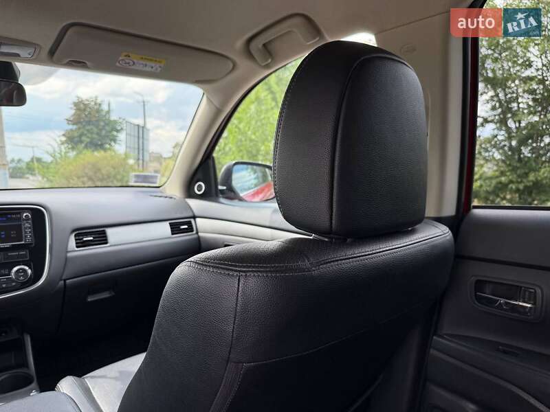 Внедорожник / Кроссовер Mitsubishi Outlander 2014 в Кривом Роге