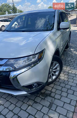 Внедорожник / Кроссовер Mitsubishi Outlander 2016 в Кременчуге