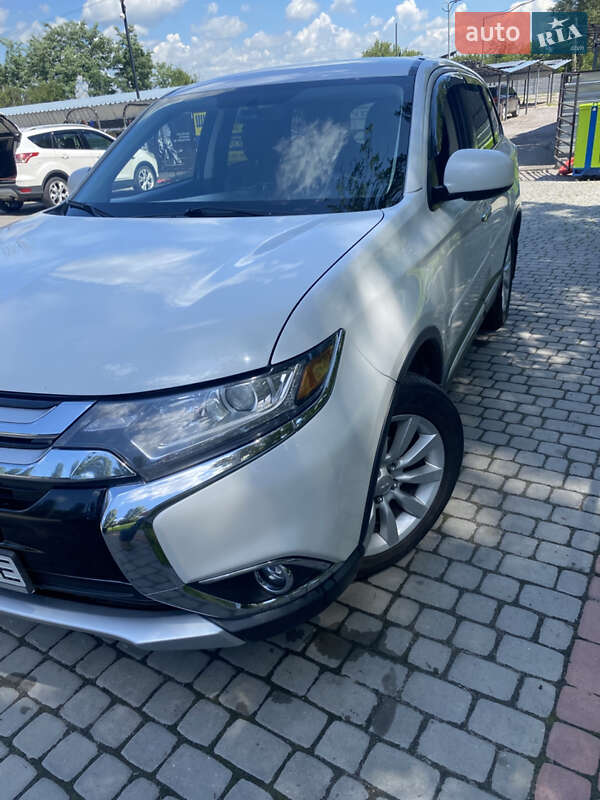 Mitsubishi Outlander 2016