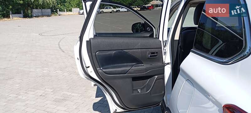 Позашляховик / Кросовер Mitsubishi Outlander 2014 в Апостоловому