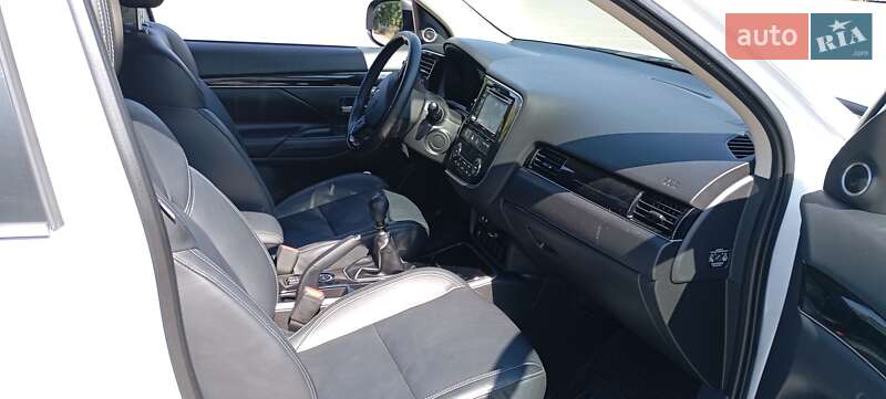 Позашляховик / Кросовер Mitsubishi Outlander 2014 в Апостоловому