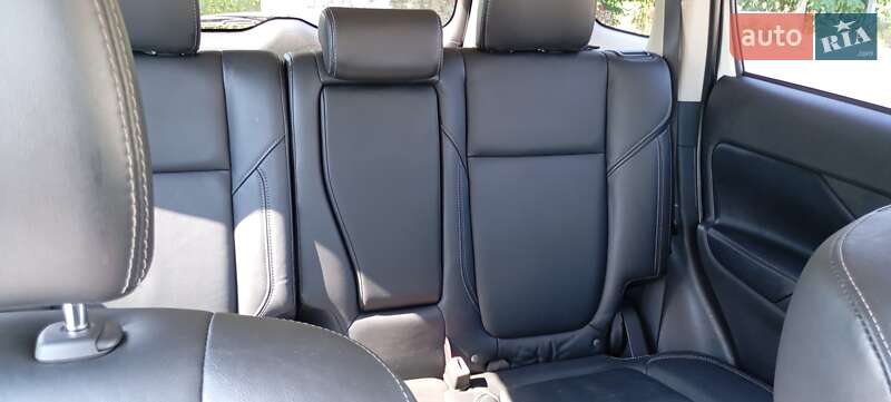 Позашляховик / Кросовер Mitsubishi Outlander 2014 в Апостоловому