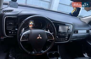 Позашляховик / Кросовер Mitsubishi Outlander 2013 в 